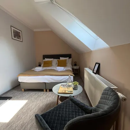 Aventurin House *** * Ревфюлёп