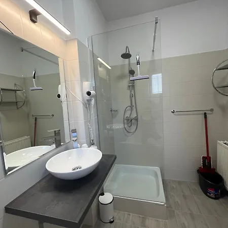 Aventurin House *** Gæstehus Révfülöp