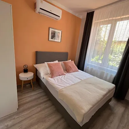 Aventurin House *** Gæstehus Révfülöp