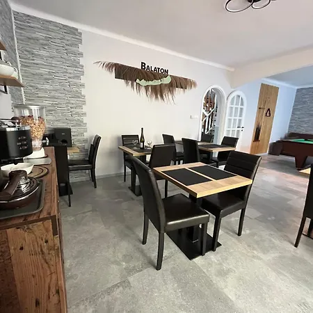 Aventurin House *** Gæstehus Révfülöp