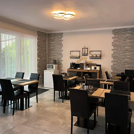 Aventurin House *** Ревфюлёп