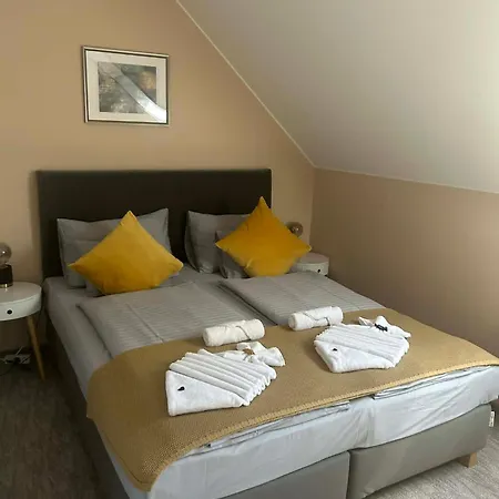 Гостевой дом Aventurin House *** Ревфюлёп