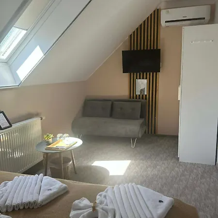 Aventurin House *** * Ревфюлёп