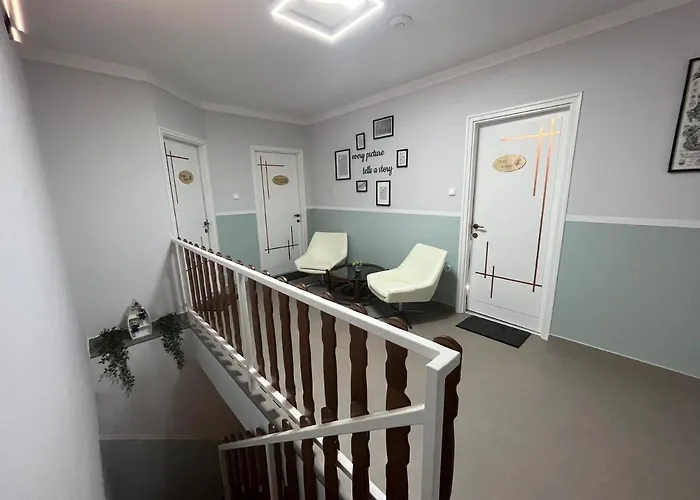 Konukevi Aventurin House ***