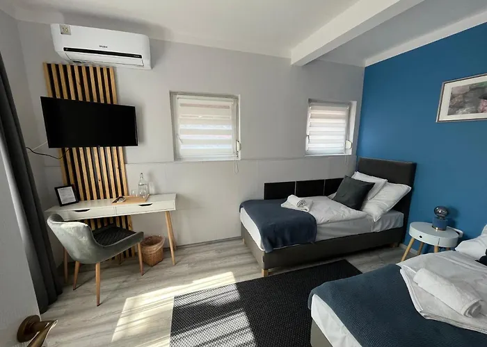 Konukevi Aventurin House *** *