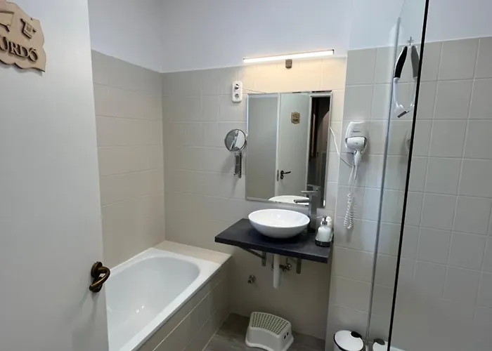 Aventurin House ***